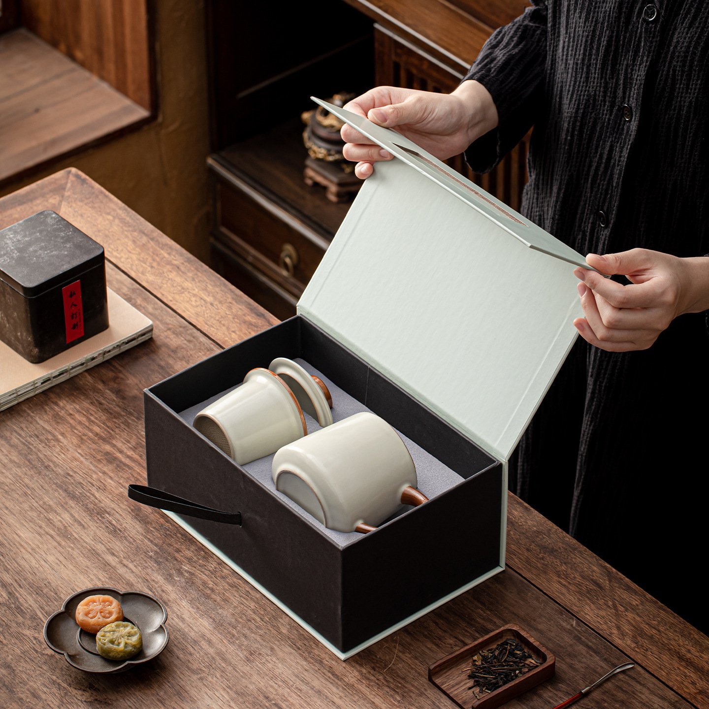 How to Ship Ceramic Mugs Overseas: Packaging Guide 2 Shipping ceramic mugs in export cartons with corrugated dividers